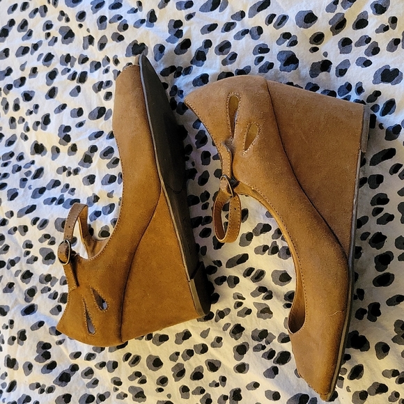 Madeline Stuart Brown Suede Peep Toe Wedges Size 8 - Picture 1 of 7